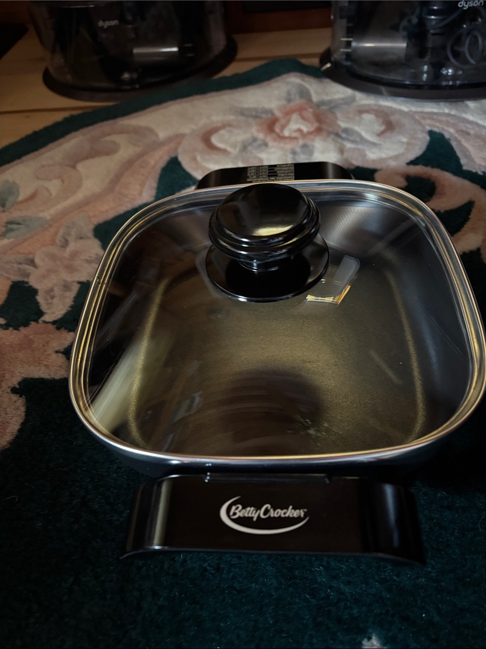 Betty Crocker Black Electric Skillet with Glass Lid personal fry pan